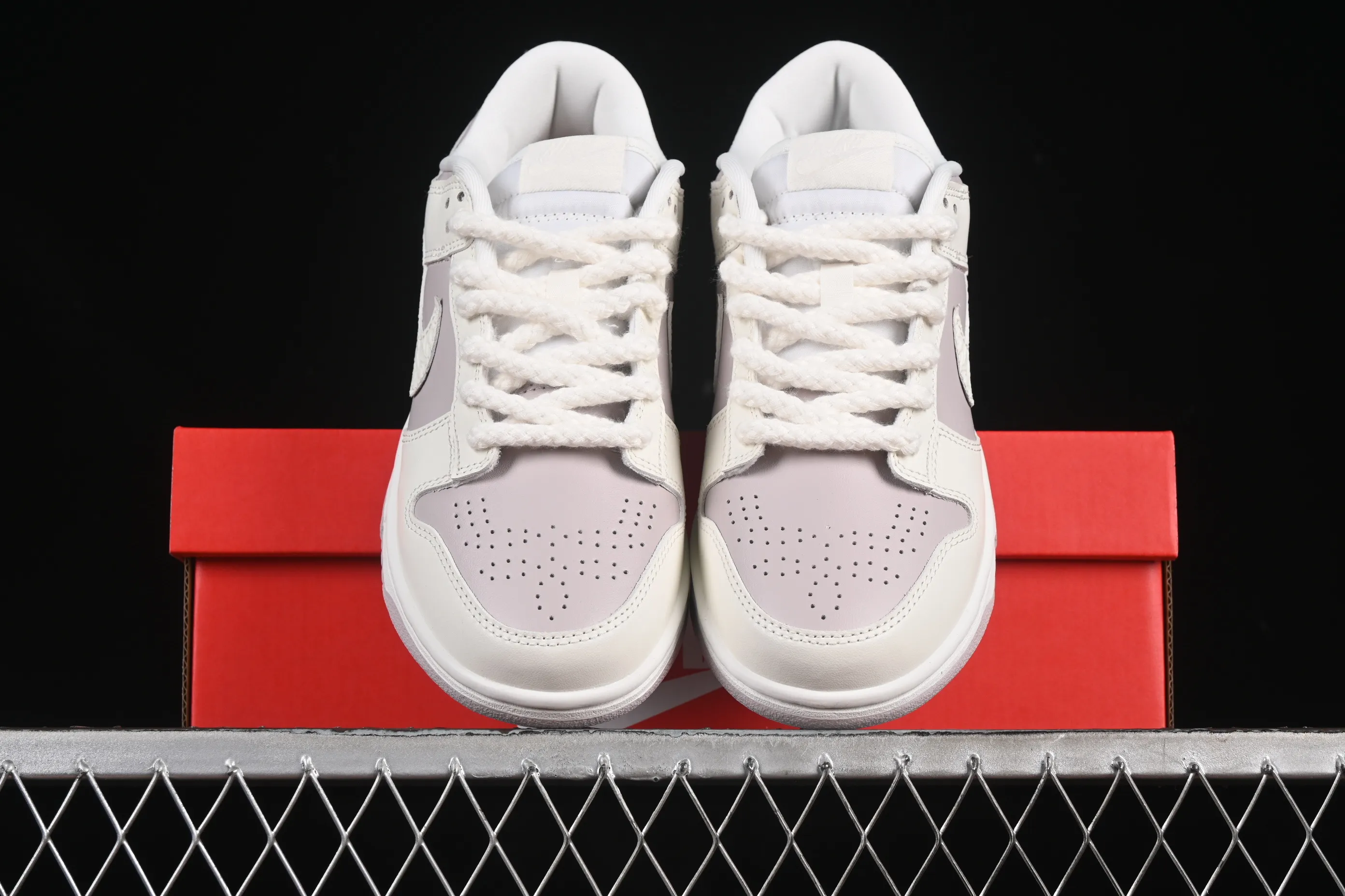 All categories Nk SB Dunk series Nk SB Dunk Low low-top sneakers Nike SB Dunk Low white lavender embossed low-top casual sneakers IH0639-011